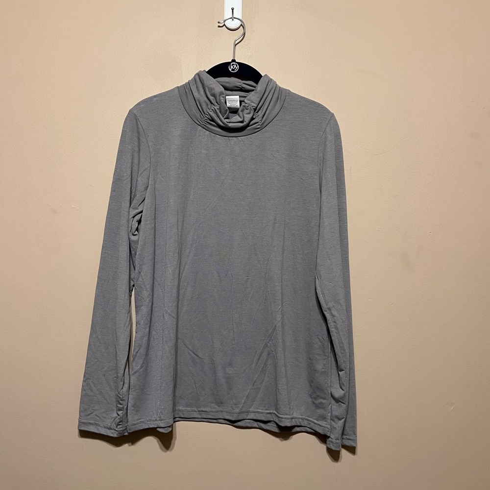 Salon Studio Mockneck Top